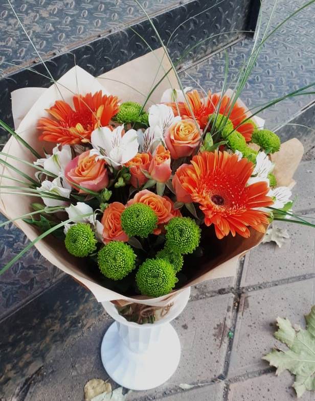 Букет цветов из: Герберы, Хризантемы, Альстромерии и Розы в Караваево Костромской области