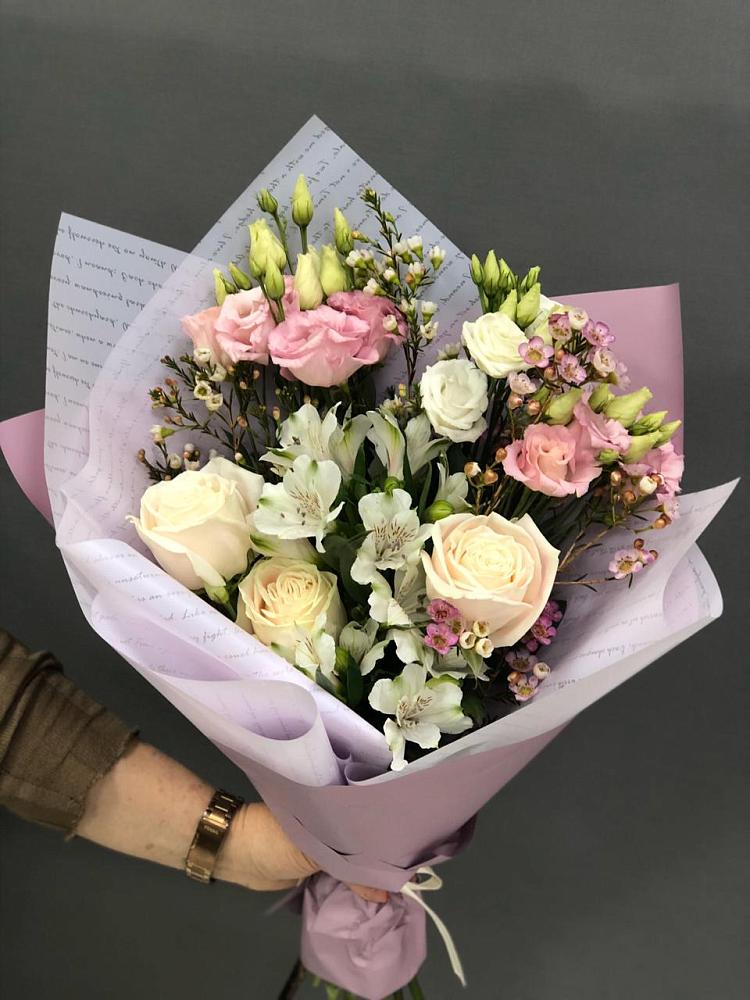 Букет цветов из: Альстромерии, Розы и Лизиантусы в Караваево Костромской области