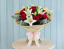 Букет цветов из:  Лилии и Розы в Караваево Костромской области