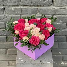 Цветочная композиция из Розы в коробке в Караваево Костромской области