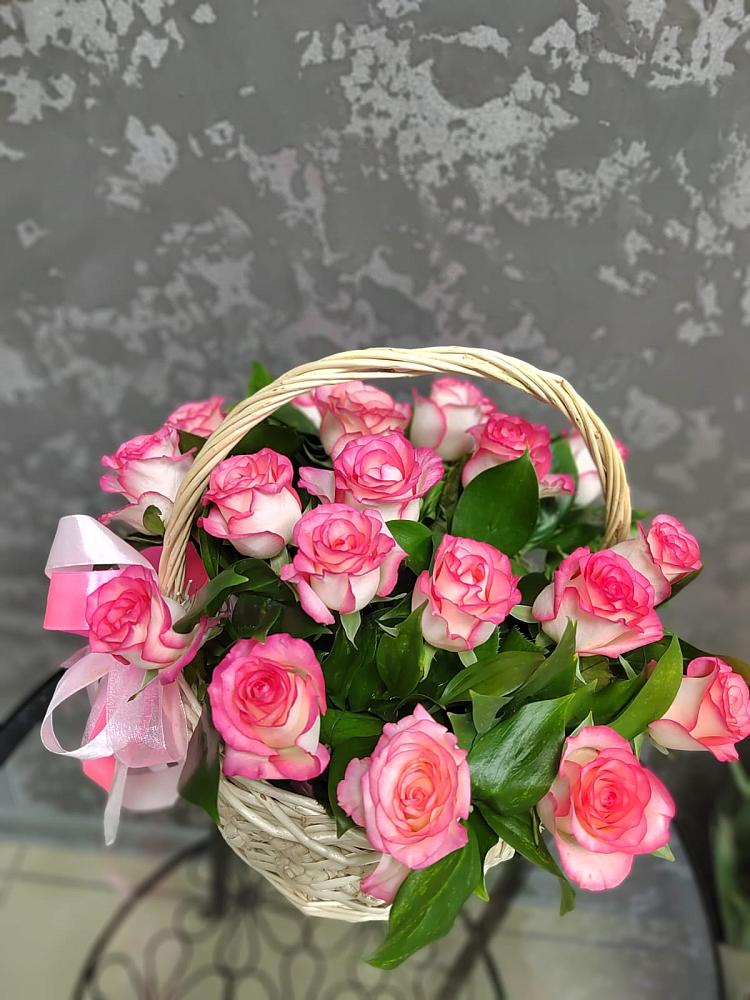 Цветочная композиция из Розы в корзине в Караваево Костромской области