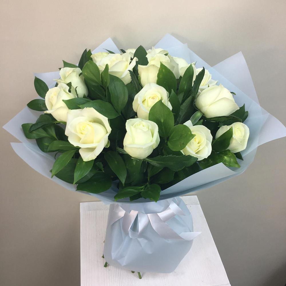 Букет 15 Белых роз Проуд в Караваево Костромской области