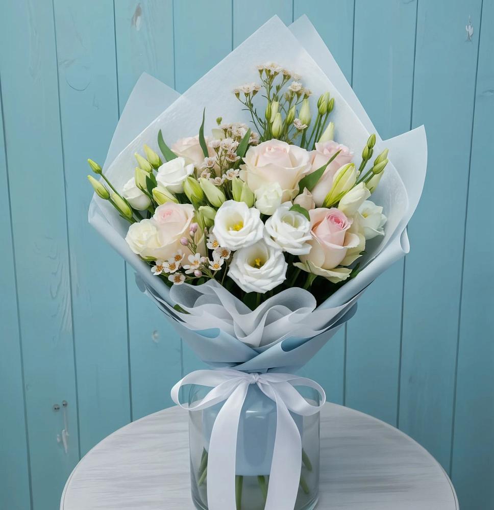 Букет цветов из: Розы и Лизиантусы в Караваево Костромской области