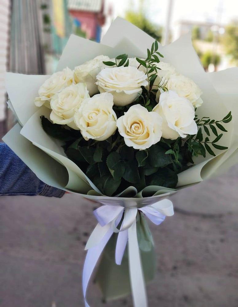Букет Белые розы Проуд в Караваево Костромской области