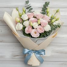 Букет цветов из:  Лизиантусы в Караваево Костромской области