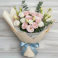 Букет цветов из:  Лизиантусы в Караваево Костромской области
