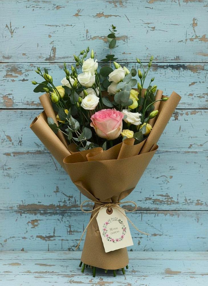 Букет цветов из: Розы и Лизиантусы в Караваево Костромской области