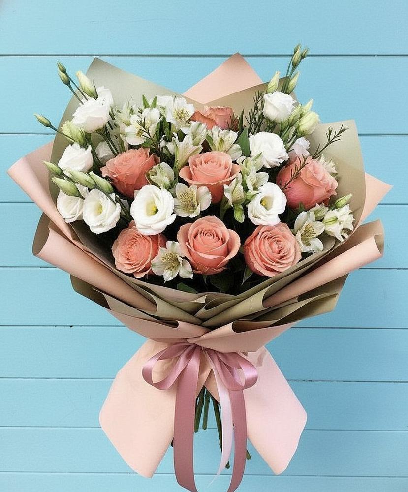Букет цветов из: Розы, Альстромерии и Лизиантусы в Караваево Костромской области