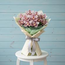 Букет цветов из:  Орхидеи и Розы в Караваево Костромской области