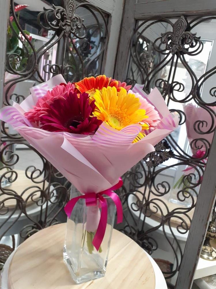 Букет цветов из: Герберы в Караваево Костромской области