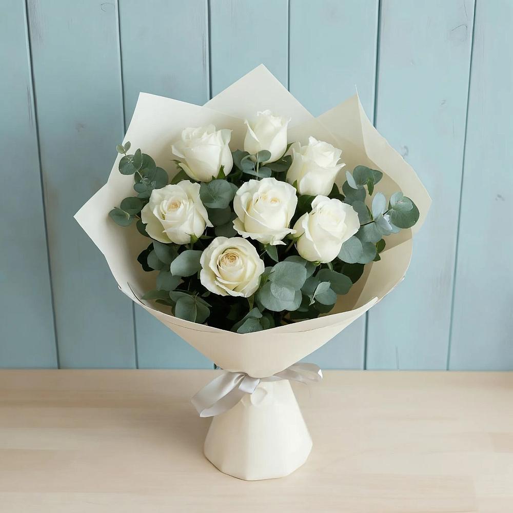 Букет Белые розы в Эвкалипте в Караваево Костромской области
