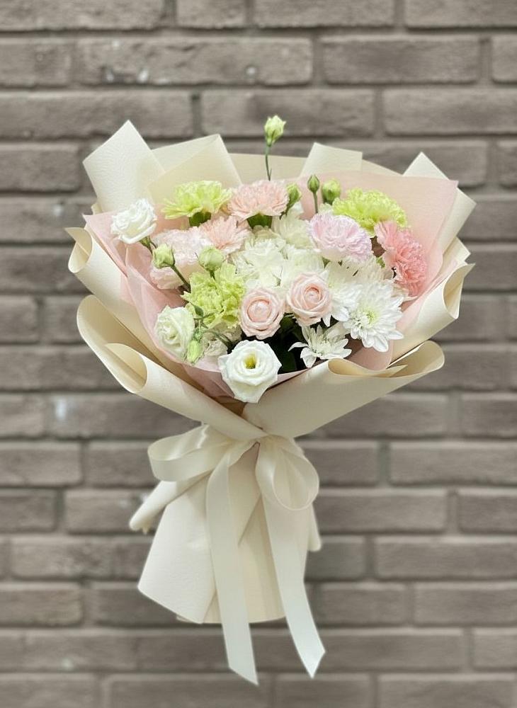 Букет цветов из: Гвоздики, Розы, Лизиантусы и Хризантемы в Караваево Костромской области