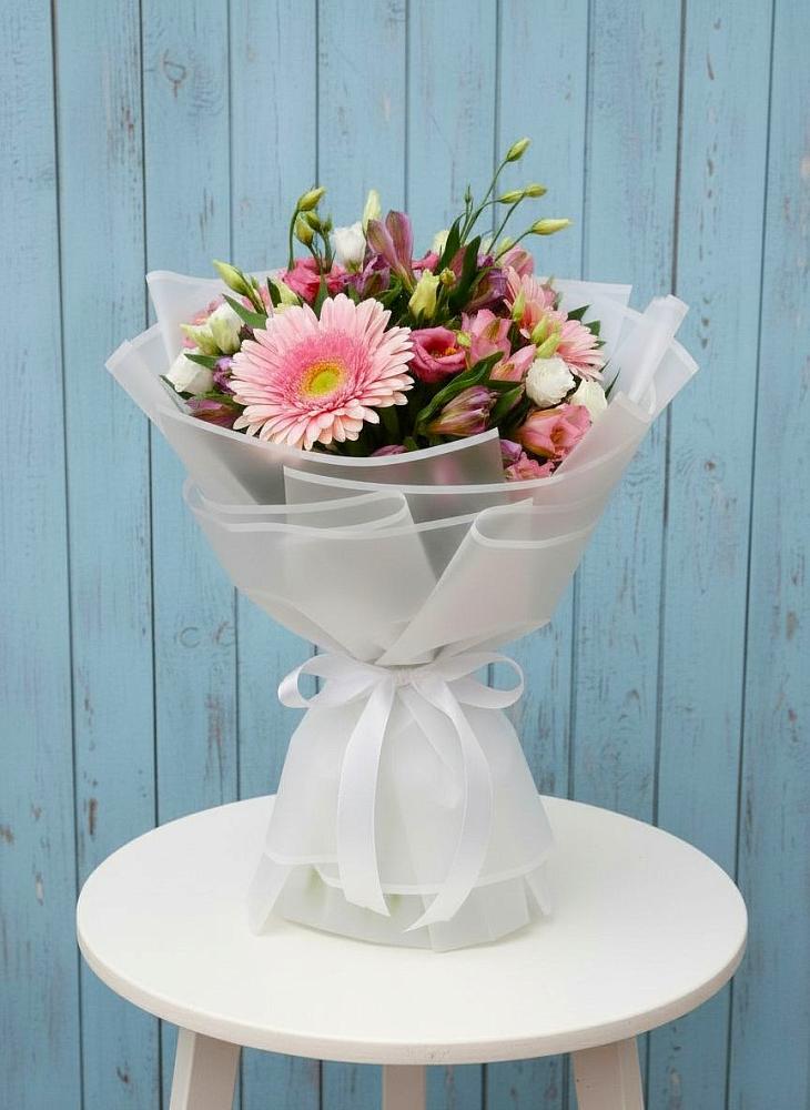 Букет цветов из: Герберы, Альстромерии и Лизиантусы в Караваево Костромской области