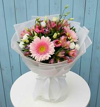 Букет цветов из:  Герберы, Альстромерии и Лизиантусы в Караваево Костромской области