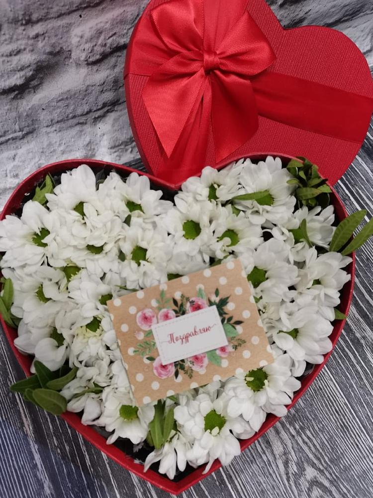 Цветочная композиция из Хризантемы в виде сердца в Караваево Костромской области