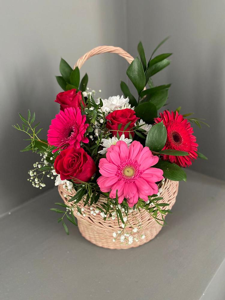 Цветочная композиция из Розы, Хризантемы и Герберы в корзине в Караваево Костромской области