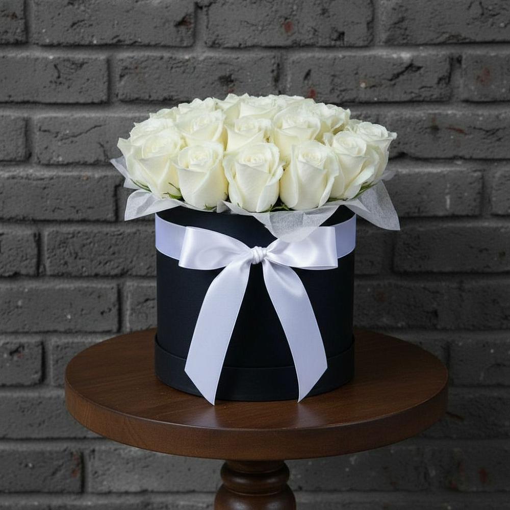 Цветочная композиция из Розы в шляпной коробке в Караваево Костромской области