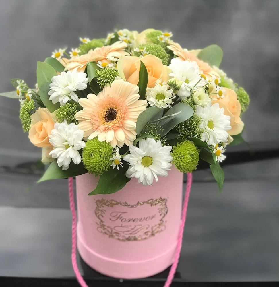 Цветочная композиция из Розы, Герберы и Хризантемы в шляпной коробке в Караваево Костромской области