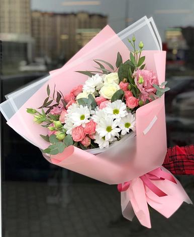 Букет цветов из: Розы, Лизиантусы и Хризантемы в Караваево Костромской области