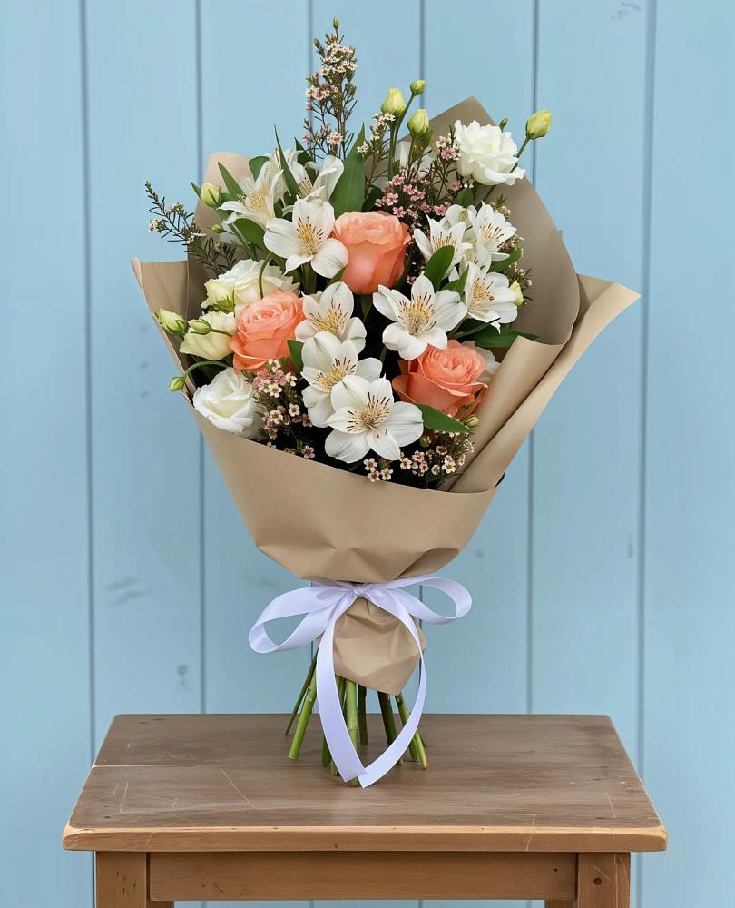 Букет цветов из: Альстромерии, Лизиантусы, Розы и Хризантемы в Караваево Костромской области