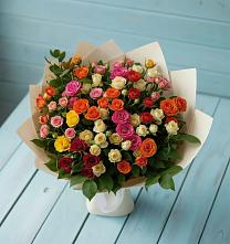 Букет Микс из разноцветных кустовых роз в Караваево Костромской области