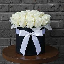 Цветочная композиция из Розы в шляпной коробке в Караваево Костромской области