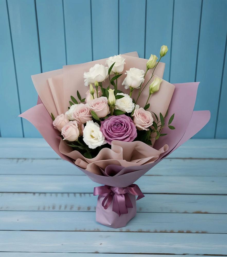 Букет цветов из: Розы и Лизиантусы в Караваево Костромской области